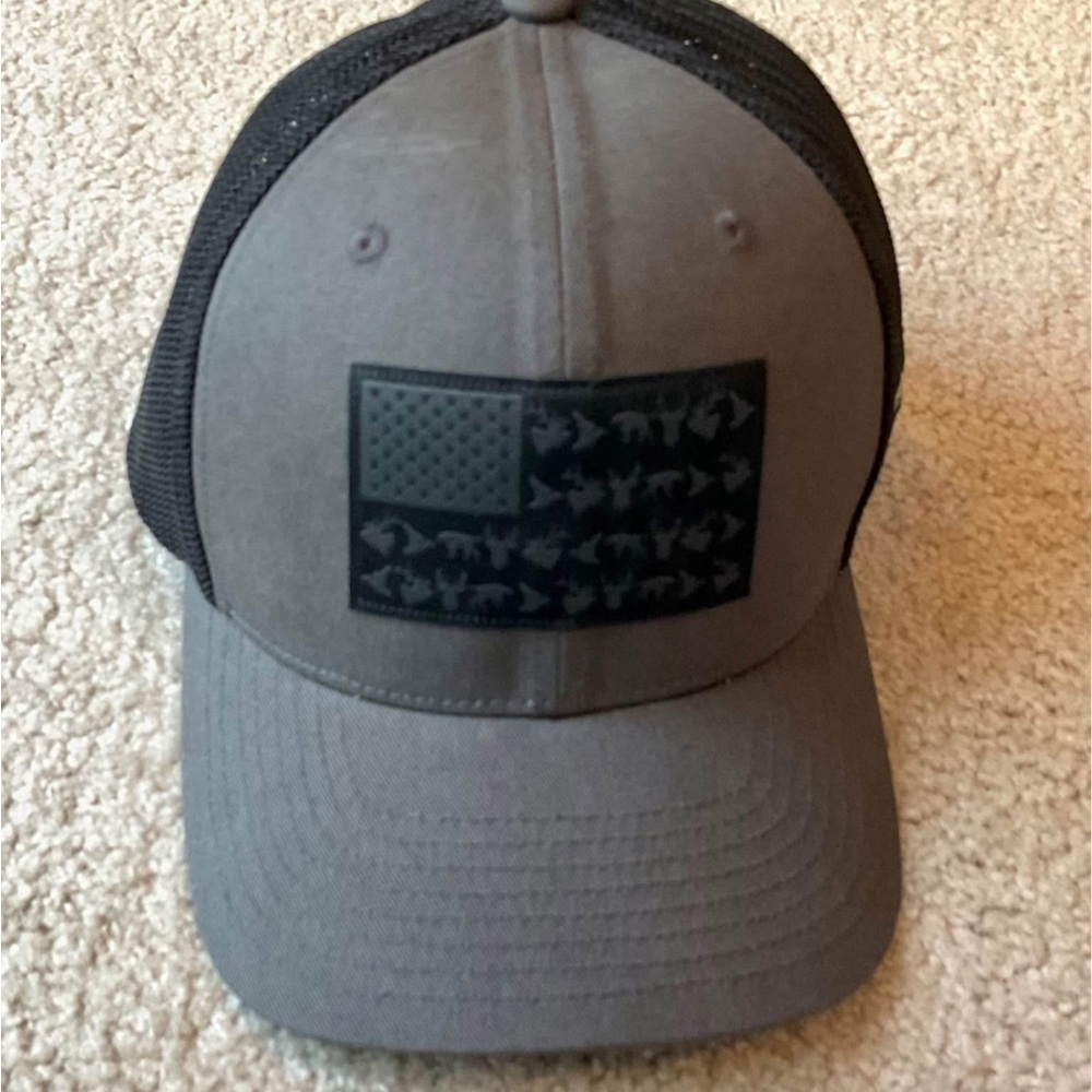 Columbia PHG Black/Gray Mesh Baseball Hat Flexfit L/XL Fitted American Flag
